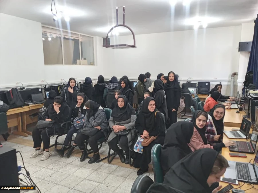 بازدید دانش آموزان هنرستان کارودانش شهیدان کمالی یزدانشهر از نمایشگاه گیاهان دارویی آموزشکده ملی مهارت دختران نجف آباد   7