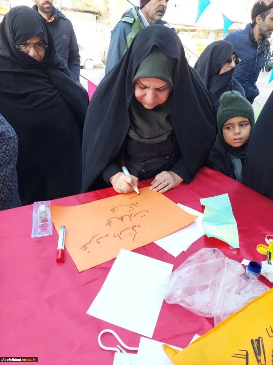 حضور حماسی آموزشکده ملی مهارت دختران نجف آباد در راهپیمایی یوم الله 22 بهمن 1403 5