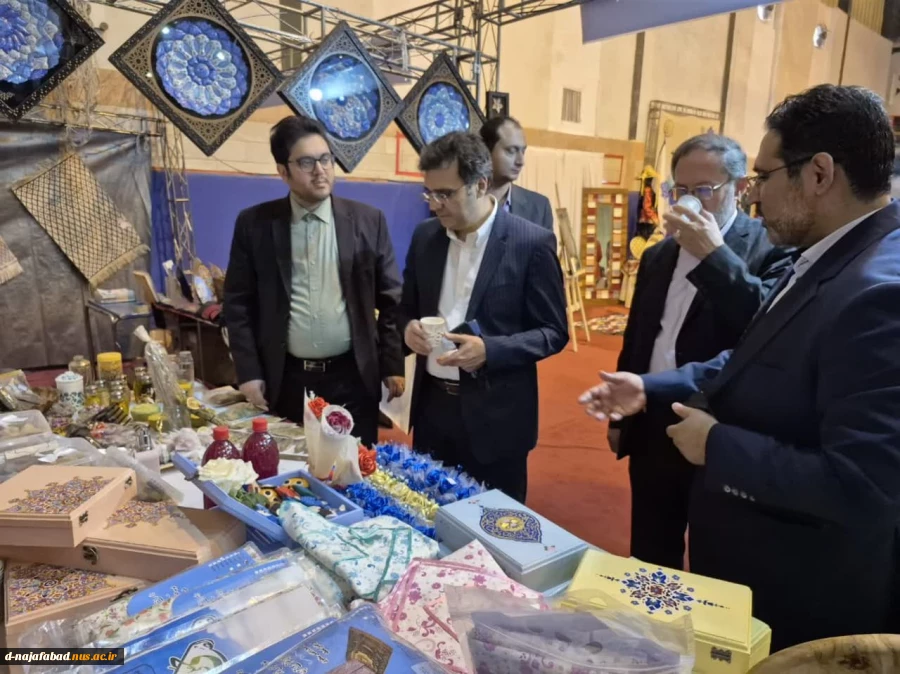 بازدید معاون فرهنگی وزیر علوم، دکتر وحیر شالچی و هیئت همرا ه از غرفه آموزشکده ملی دختران نجف آباد  3