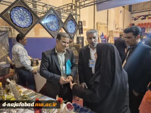 بازدید ریاست دانشگاه ملی مهارت استان اصفهان از غرفه آموزشکده دختران نجف آباد در هشتمین بازارچه دانشجویی دانشگاه ملی مهارت  در دانشکده دکترشریعتی تهران 3