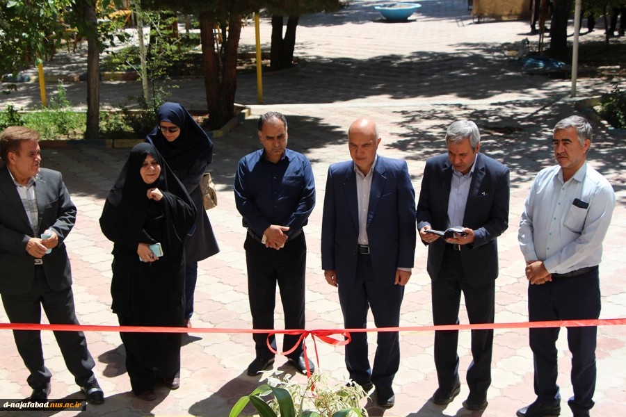 افتتاح نمایشگاه گل وگیاهان دارویی در آموزشکده ملی مهارت دختران نجف آباد  3