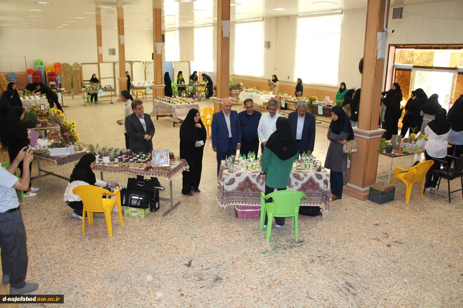 افتتاح نمایشگاه گل وگیاهان دارویی در آموزشکده ملی مهارت دختران نجف آباد  5