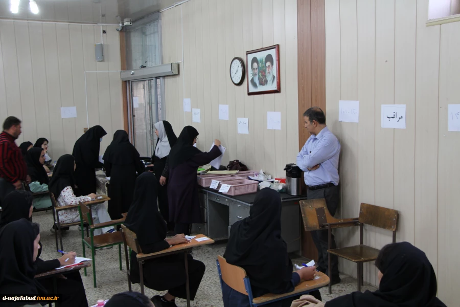 بازدید ریاست دانشگاه ملی مهارت استان اصفهان از حوزه های امتحانی،سالن ورزشی آموزشکده ملی مهارت دختران نجف آباد 3