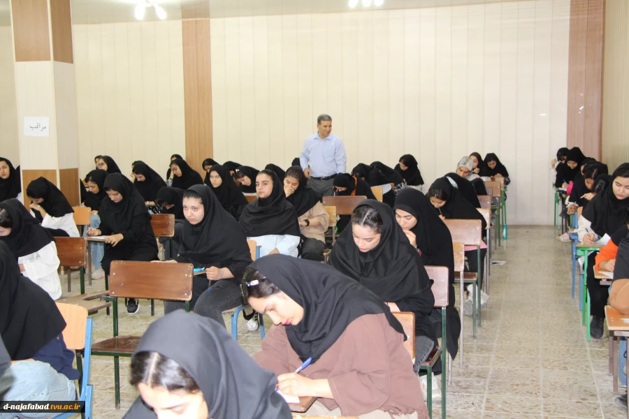 بازدید ریاست دانشگاه ملی مهارت استان اصفهان از حوزه های امتحانی،سالن ورزشی آموزشکده ملی مهارت دختران نجف آباد 4