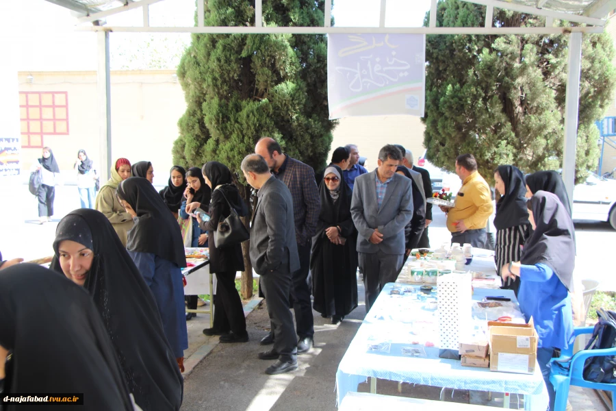 آیین افتتاح گذر کارآفرینی دانشجویی ۱۴۰۴ دختران نجف آباد 4