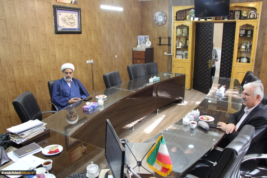 بازدید نماینده نهاد رهبری و معاونت دانشجویی دانشگاه ملی مهارت اصفهان از آموزشکده دختران نجف‌آباد 3