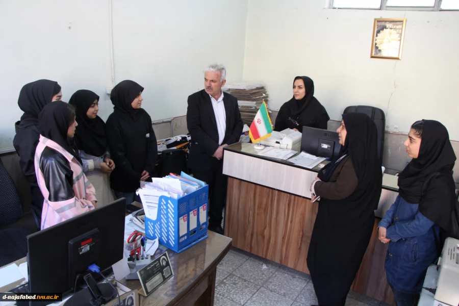 بازدید نماینده نهاد رهبری و معاونت دانشجویی دانشگاه ملی مهارت اصفهان از آموزشکده دختران نجف‌آباد 8