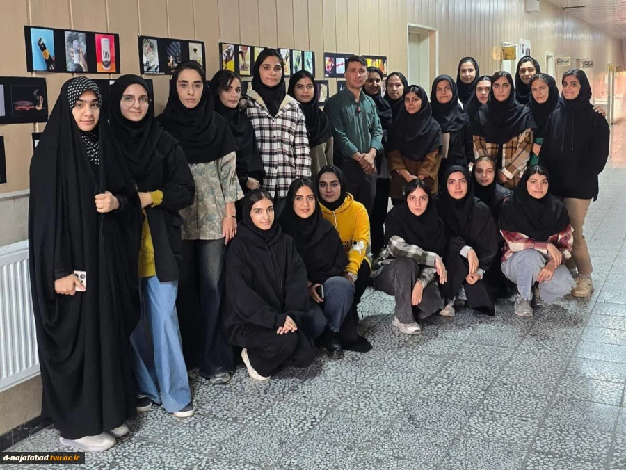 برپایی نمایشگاه عکس دانشجویان آموزشکده ملی مهارت دختران نجف‌آباد 4