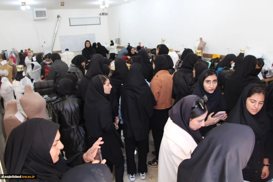 بازدید علمی دانش‌آموزان هنرستان کاردانش فدک سمیرم از آموزشکده ملی مهارت دختران نجف‌آباد «سمیه» 6