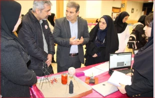 بازدید ریاست دانشگاه ملی مهارت استان اصفهان از نمایشگاه دست‌ساخته‌های دانشجویان رشته‌های کامپیوتر و معماری 8