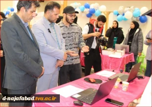 آیین اختتامیه  نمایشگاه دست‌ساخته‌های دانشجویان رشته‌های کامپیوترهمراه با معرفی برگزیدگان آموزشکده ملی مهارت دختران نجف‌آباد برگزار شد. 8