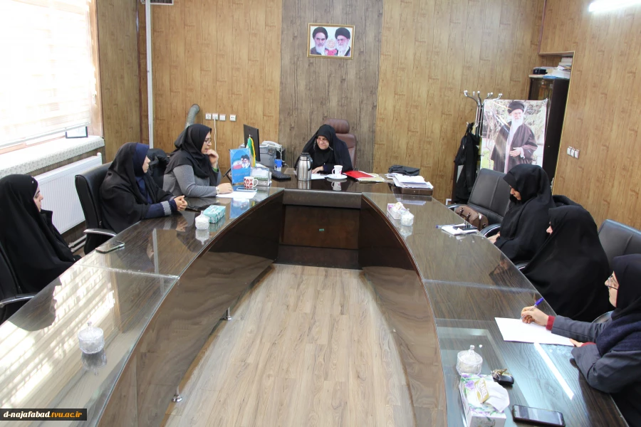برگزاری جلسه تعامل سرپرستان خوابگاه با ریاست آموزشکده ملی مهارت دختران نجف‌آباد 3