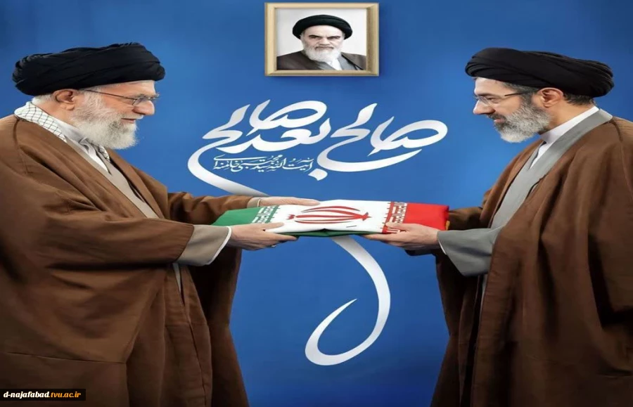 آیت‌الله سید مجتبی خامنه‌ای توسط مجلس خبرگان بعنوان سومین رهبر انقلاب انتخاب شد. 2