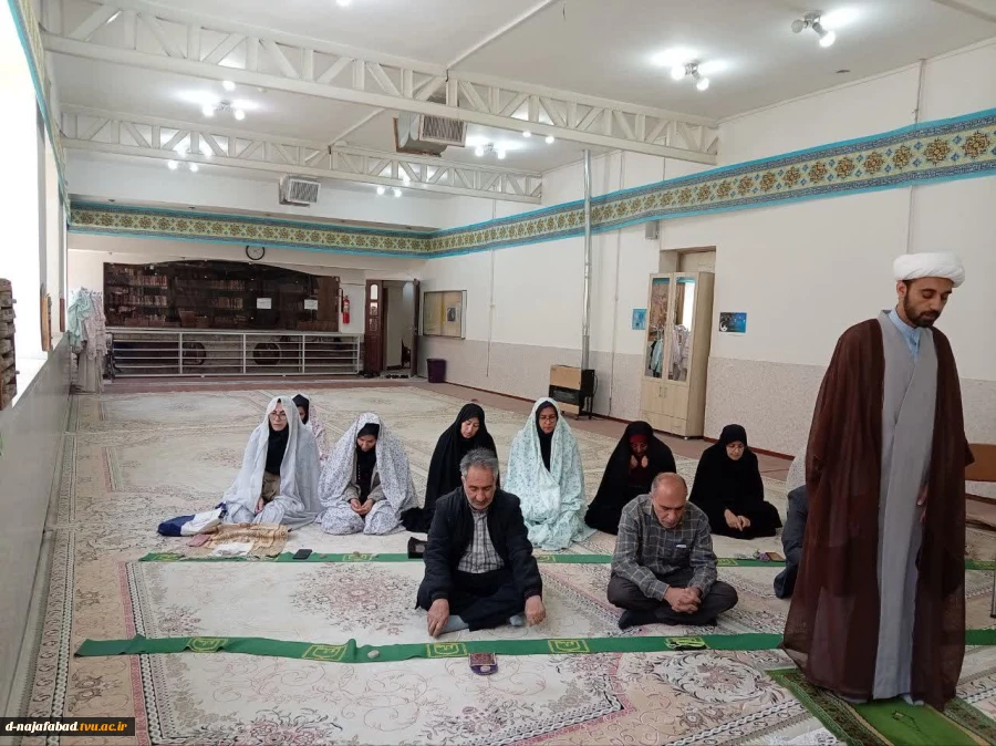 مراسم سوگواری شهادت امام جعفر صادق(ع) در آموزشکده ملی مهارت دختران نجف‌آباد برگزار شد 4