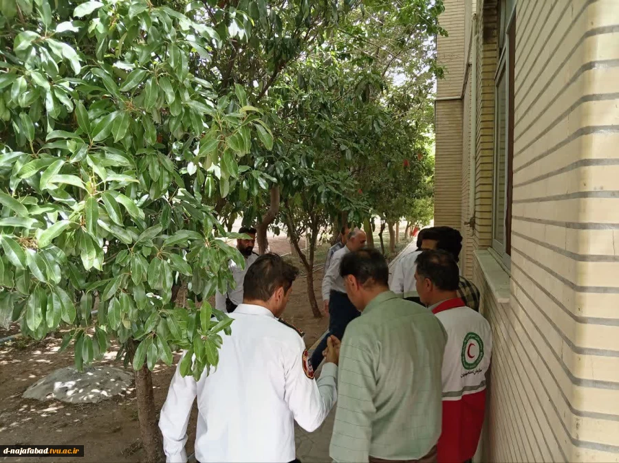 بازدید مدیریت بحران شهرستان از خوابگاه دانشجویی آموزشکده ملی مهارت دختران نجف آباد 5