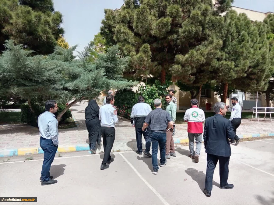 بازدید مدیریت بحران شهرستان از خوابگاه دانشجویی آموزشکده ملی مهارت دختران نجف آباد 6