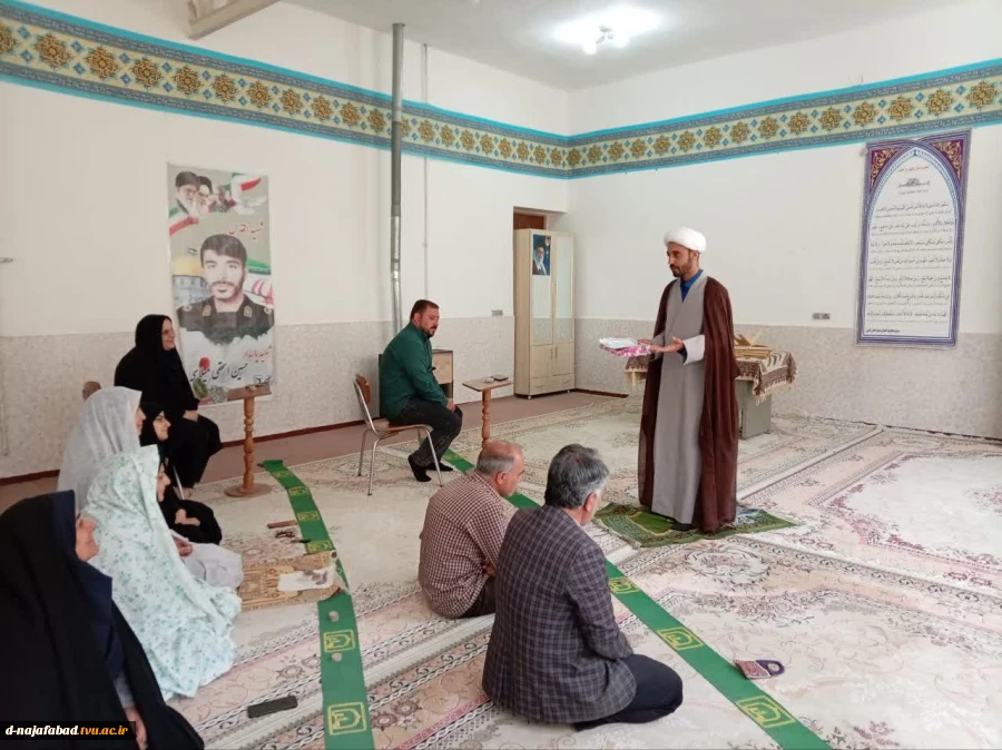 تجلیل از امام جماعت آمورزشکده دختران نجف آباد در هفته بزرگداشت مقام معلم 3
