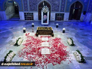 مزار رهبر شهید انقلاب در رواق دارالذکر حرم مطهر امام رضا(ع)