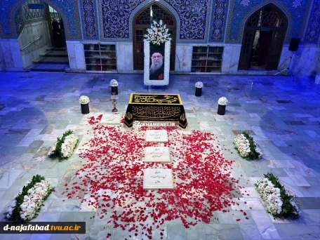 مزار رهبر شهید انقلاب در رواق دارالذکر حرم مطهر امام رضا(ع)