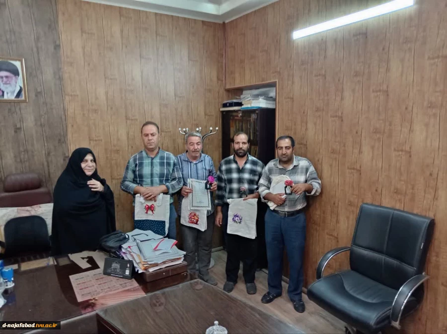 دیدار صمیمانه ریاست آموزشکده با کارکنان به مناسبت گرامیداشت روز کارمند 5
