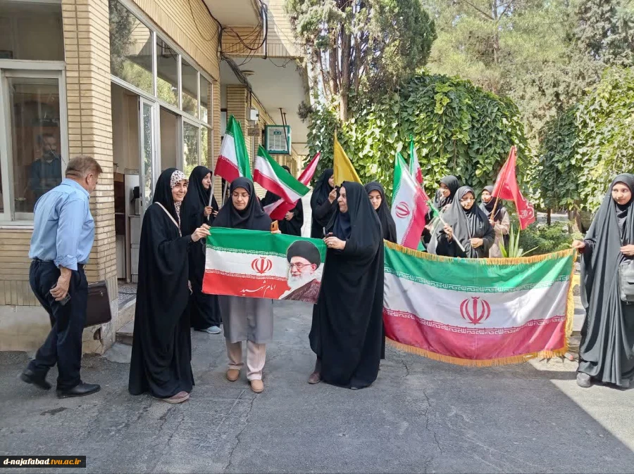 آیین پرچم گردانی واستقبال از دانشجویان بمناسبت بازگشایی دانشگاه ها در آموزشکده دختران نجف آباد برگزار شد  8