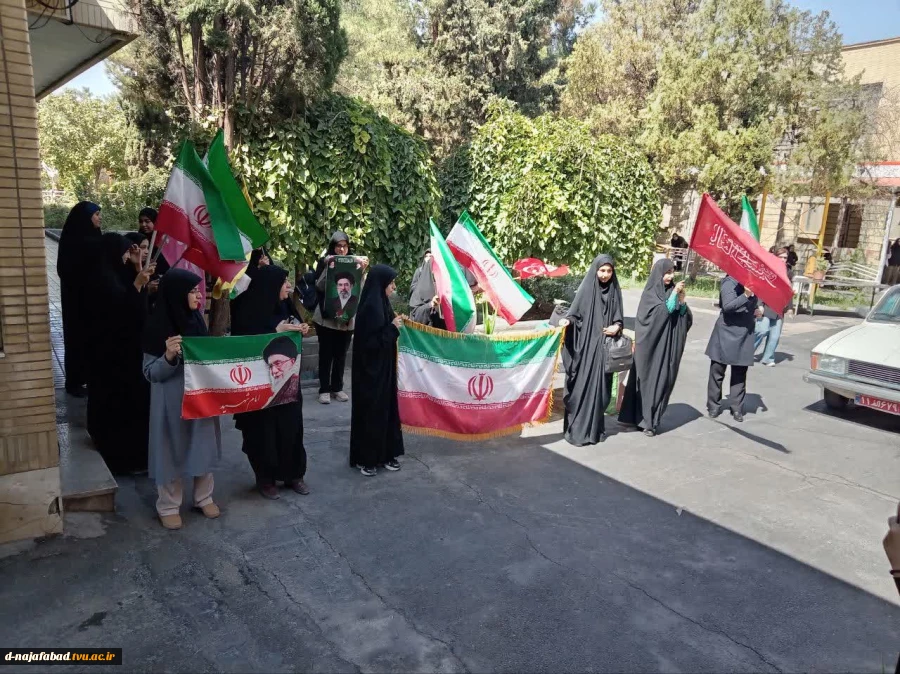 آیین پرچم گردانی واستقبال از دانشجویان بمناسبت بازگشایی دانشگاه ها در آموزشکده دختران نجف آباد برگزار شد  9